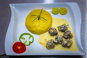 Joygate Hotel & Suites