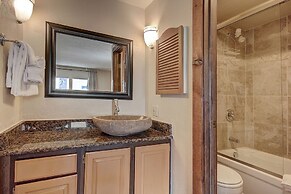 Nice Update Condo - Great Access to Superbee Lift in East Village - AN