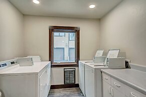 Nice Update Condo - Great Access to Superbee Lift in East Village - AN