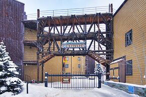 Nice Update Condo - Great Access to Superbee Lift in East Village - AN