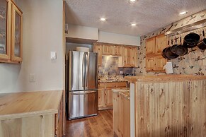 Nice Update Condo - Great Access to Superbee Lift in East Village - AN