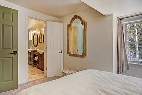 High Point Chateau 4 Bedroom Home by RedAwning