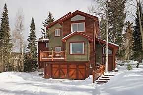 High Point Chateau 4 Bedroom Home by RedAwning