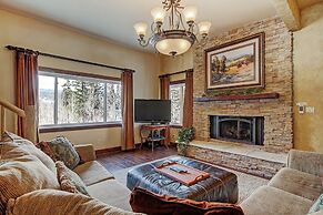 High Point Chateau 4 Bedroom Home by RedAwning