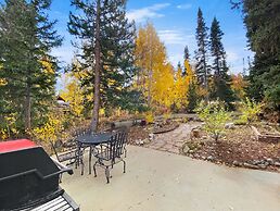 High Point Chateau 4 Bedroom Home by RedAwning