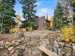 High Point Chateau 4 Bedroom Home by RedAwning