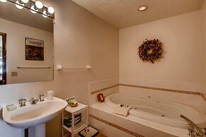 3 Br Unit With Fireplace & Mountain Views 3 Bedroom Condo - No Cleanin