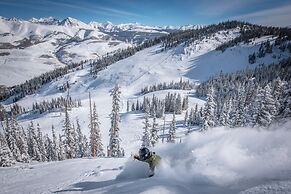 Tastefully Decorated Emmons  2 Bedroom Condo - No Cleaning Fee! by Red