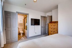 Uniquely Decorated Mountain Plaza  3 Bedroom Condo - No Cleaning Fee! 