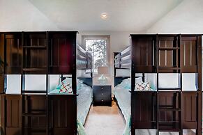 Uniquely Decorated Mountain Plaza  3 Bedroom Condo - No Cleaning Fee! 