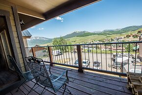 Newly Remodeled Paradise 3 Bedroom Condo - No Cleaning Fee! by RedAwni