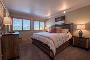 Newly Remodeled Paradise 3 Bedroom Condo - No Cleaning Fee! by RedAwni