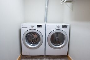 Newly Remodeled Paradise 3 Bedroom Condo - No Cleaning Fee! by RedAwni