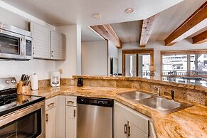 Elegantly Styled Plaza  2 Bedroom Condo - No Cleaning Fee! by RedAwnin