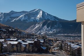 Recently Remodeled Ski Lodge Styled Plaza Condo - No Cleaning Fee! by 