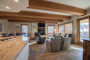 Recently Remodeled Ski Lodge Styled Plaza Condo - No Cleaning Fee! by 