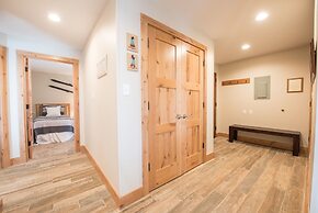 Recently Remodeled Ski Lodge Styled Plaza Condo - No Cleaning Fee! by 