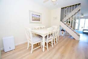 Vantage Point 5 2 Bedroom Townhouse by RedAwning