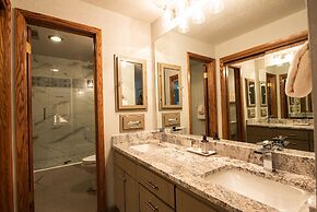 Mountain Views From This Plaza  - Sleeps 6 2 Bedroom Condo - No Cleani