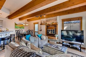 Mountain Views From This Plaza  - Sleeps 6 2 Bedroom Condo - No Cleani