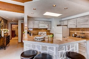 Mountain Views From This Plaza  - Sleeps 6 2 Bedroom Condo - No Cleani