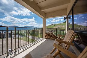 Lovely Modern Plaza Condo - No Cleaning Fee! by RedAwning