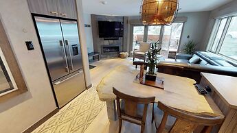 Greenbriar 14 2 Bedroom Condo by RedAwning