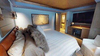 Greenbriar 14 2 Bedroom Condo by RedAwning