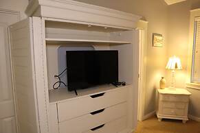 1380 Laurel Grove 3 Bedroom Home by RedAwning