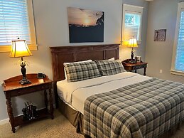 1380 Laurel Grove 3 Bedroom Home by RedAwning