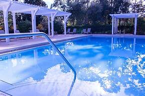 1381 Laurel Grove 3 Bedroom Home by RedAwning