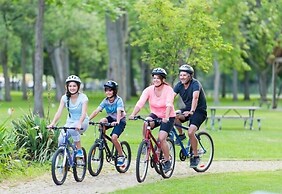 2465 Bungalo 4 Bedroom Home by RedAwning