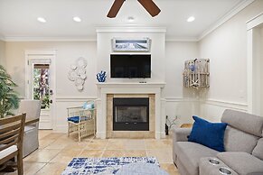 2465 Bungalo 4 Bedroom Home by RedAwning