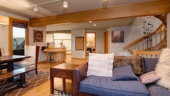 1382 Empire Mountain Ski Home 4 Bedroom Home by RedAwning