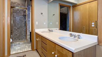 1382 Empire Mountain Ski Home 4 Bedroom Home by RedAwning