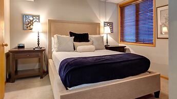 1382 Empire Mountain Ski Home 4 Bedroom Home by RedAwning