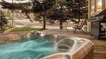 1382 Empire Mountain Ski Home 4 Bedroom Home by RedAwning