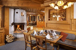 Hirschen Guesthouse - Village Hotel