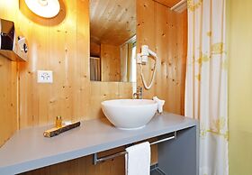 Hirschen Guesthouse - Village Hotel