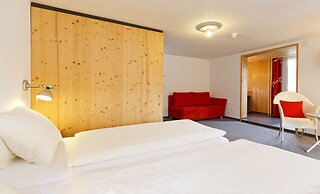 Hirschen Guesthouse - Village Hotel