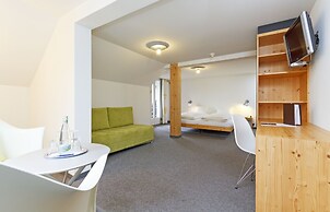 Hirschen Guesthouse - Village Hotel