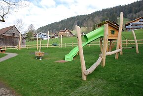 Hirschen Guesthouse - Village Hotel