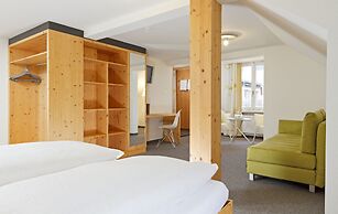 Hirschen Guesthouse - Village Hotel