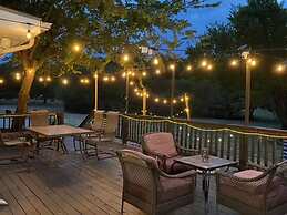 Beautiful Kayewood Waterfront Retreat