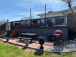 Beautiful Kayewood Waterfront Retreat