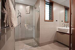 Yacht Club Villa 33-Serenity-Ocean Views with Golf Buggy