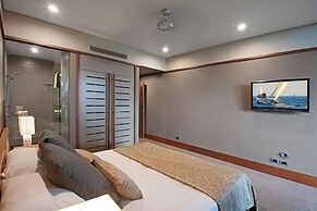 Yacht Club Villa 33-Serenity-Ocean Views with Golf Buggy