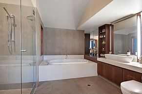 Yacht Club Villa 33-Serenity-Ocean Views with Golf Buggy