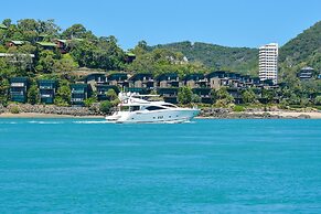 Yacht Club Villa 33-Serenity-Ocean Views with Golf Buggy