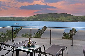 Yacht Club Villa 33-Serenity-Ocean Views with Golf Buggy